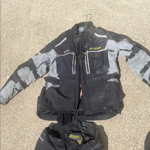 Klim Black and Gray Motorcycle Jacket with Red Padding XL - Picture 2 of 3